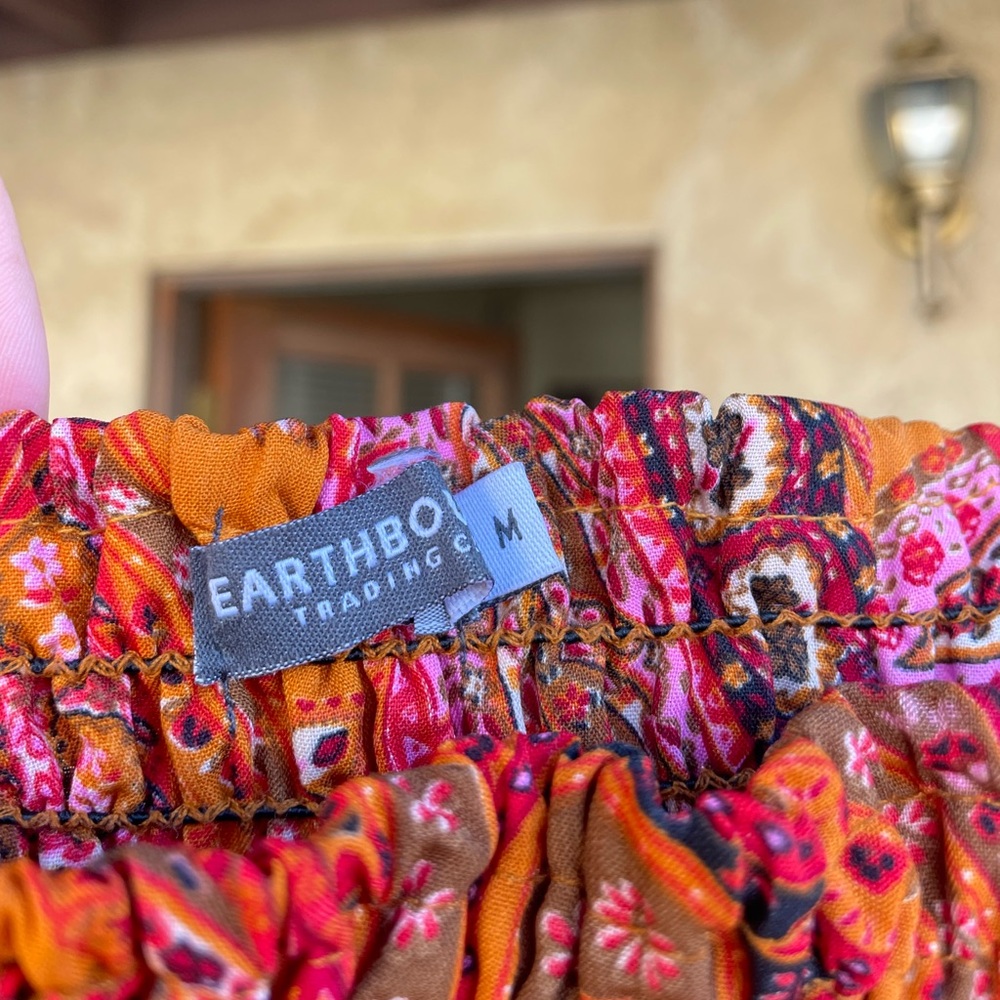 Elegant Orange Paisley Sleeveless Dress - Picture 3 of 4